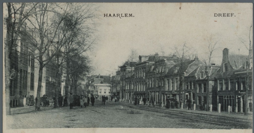 Het Houtplein ca. 100 jaar geleden